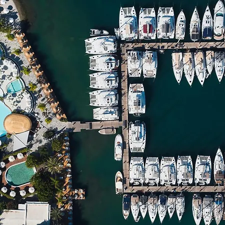 يخت كلاسيك - بوتيك كلاس 3*