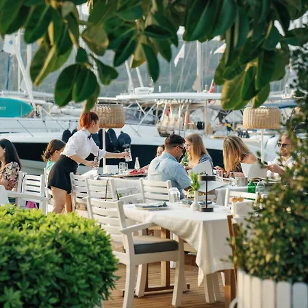 يخت كلاسيك - بوتيك كلاس