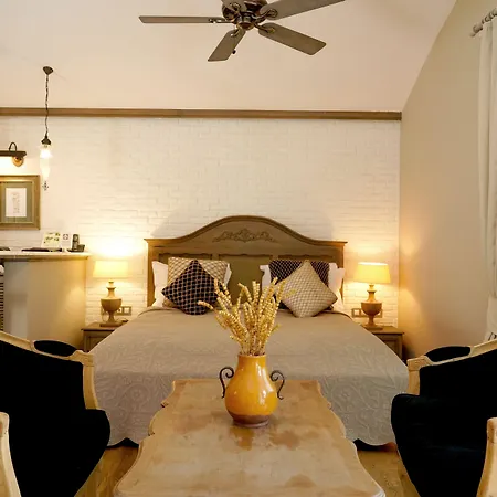 يخت كلاسيك - بوتيك كلاس 3*