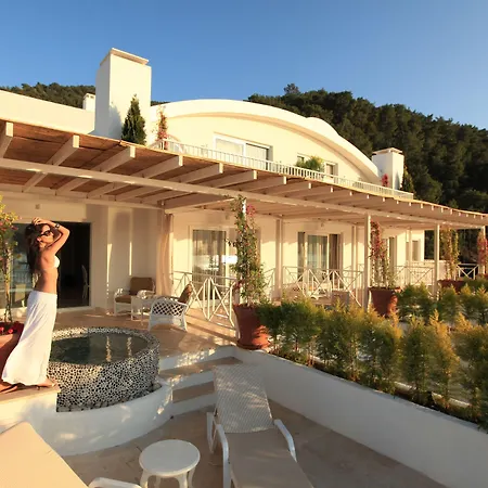 يخت كلاسيك - بوتيك كلاس 3*