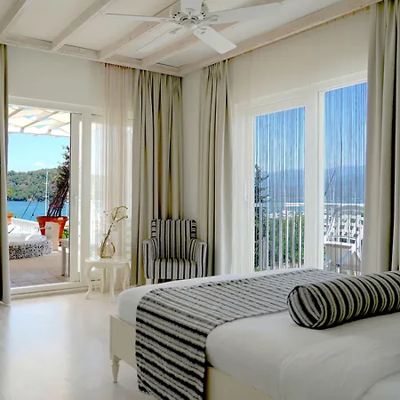 يخت كلاسيك - بوتيك كلاس 3*