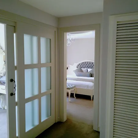 يخت كلاسيك - بوتيك كلاس 3*