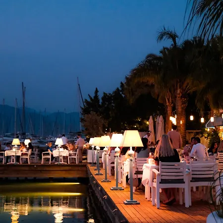 يخت كلاسيك - بوتيك كلاس 3*