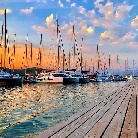 Ξενοδοχείο Yacht Classic - Boutique Class 4*