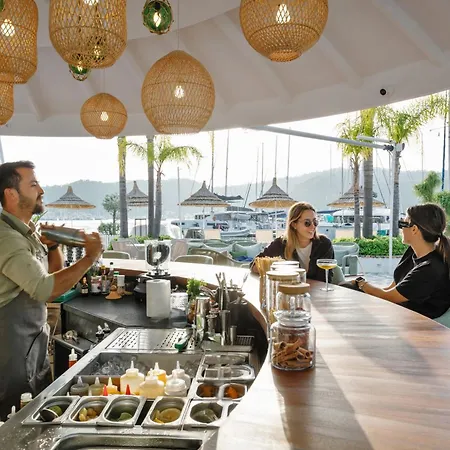 Hotel Yacht Classic - Boutique Class 3*